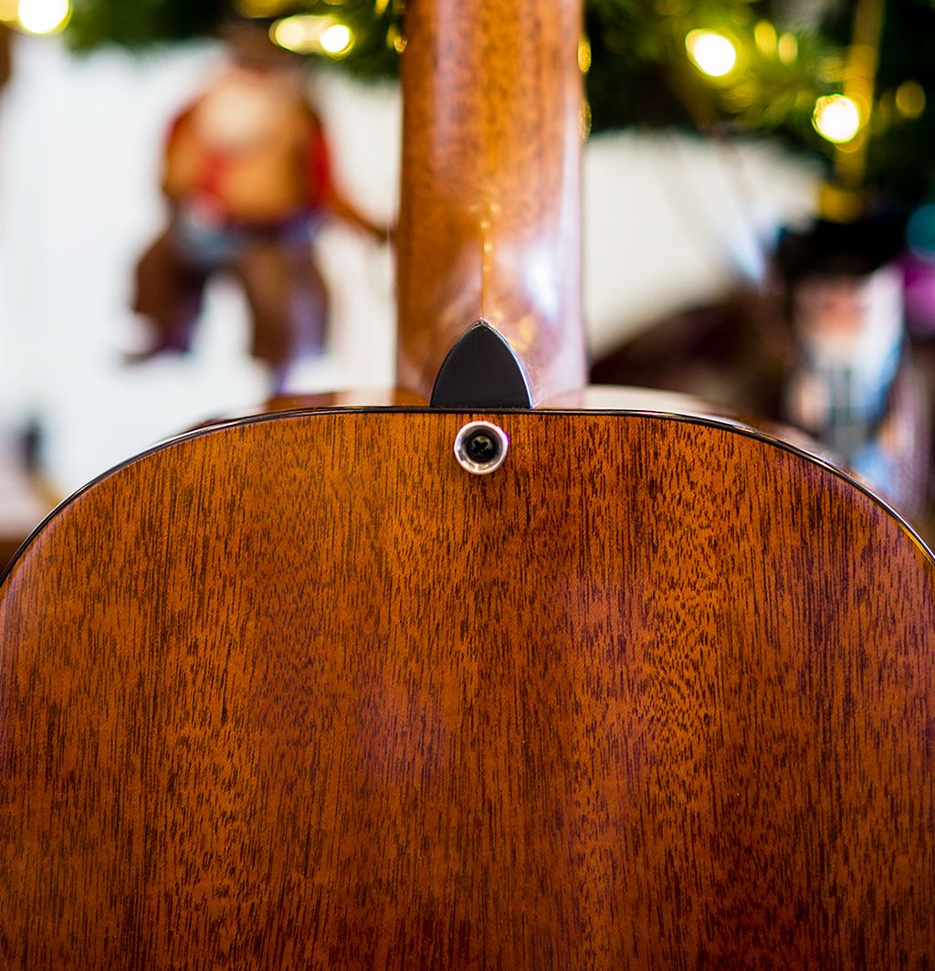 For Sale Breedlove OOO 12Fret Revival Deluxe. Adi/Mahogany. Easy